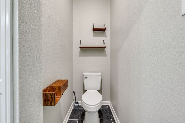 Building Photo - 3015 Watercrest Dr