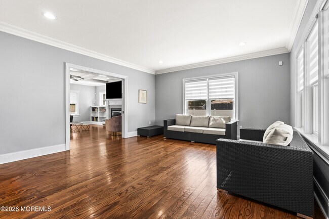 Building Photo - 558 Cedar Ave