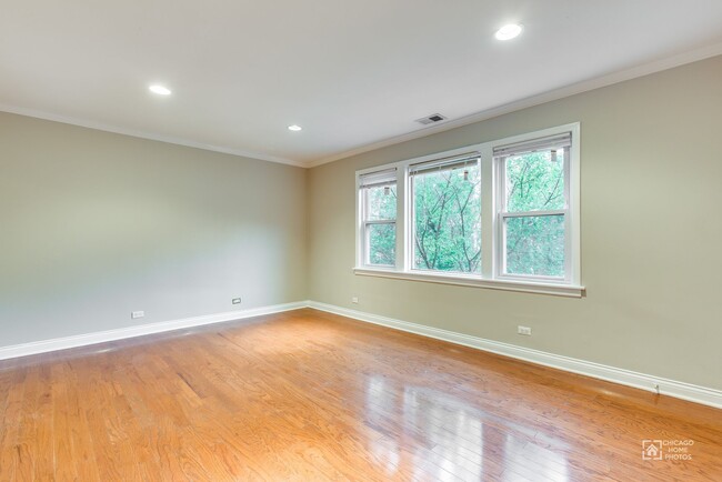 2B - Living Space - Brummel 623-631 Evanston