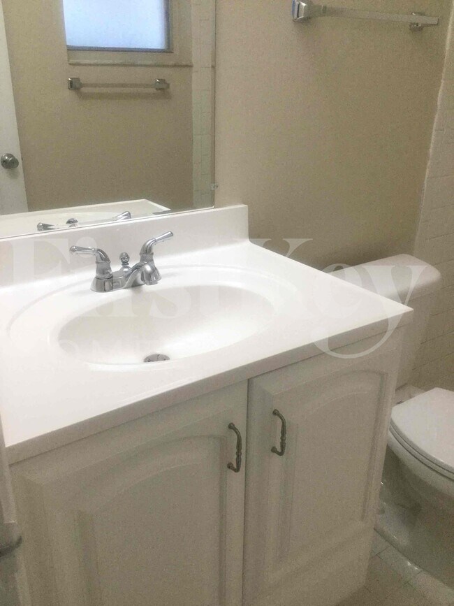 Building Photo - 19742 Carolina Cir