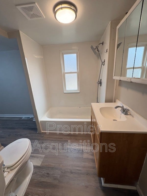 Building Photo - 2309 Locust Ave