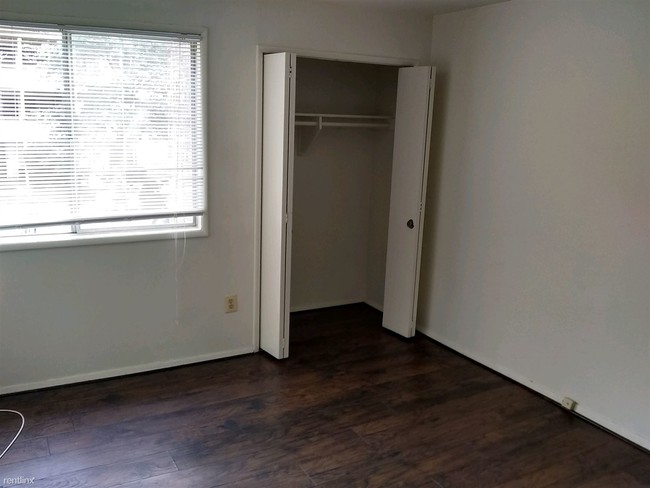 Building Photo - 3 br, 1.5 bath Condo - 7244 Donnell Pl Apt C2