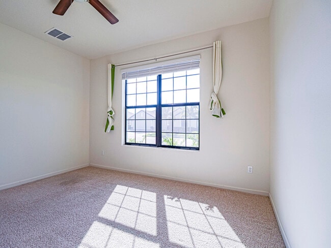 Building Photo - 5513 1st Sq