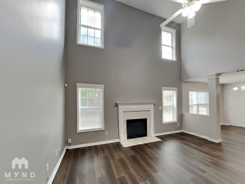 Building Photo - 6062 Park Bend Ave