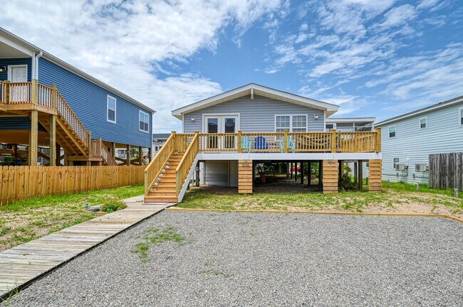 Building Photo - FURNISHED OFF-SEASON RENTAL AVAILABLE STAR...