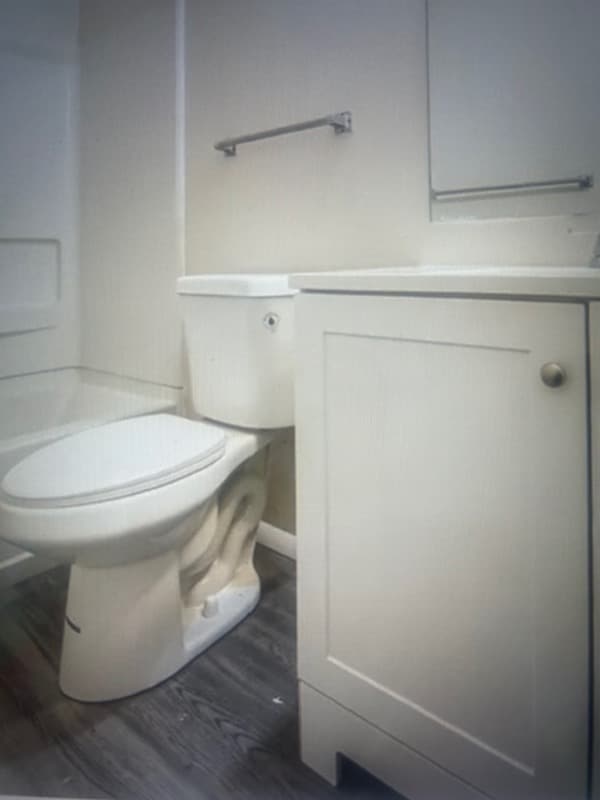 Building Photo - 569 E 101st St