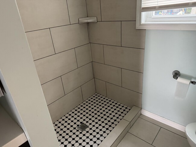 Building Photo - 633 Ohio St