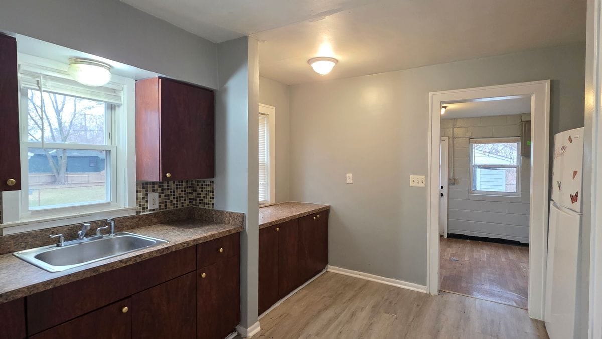 Building Photo - 7542 Meadow Ave