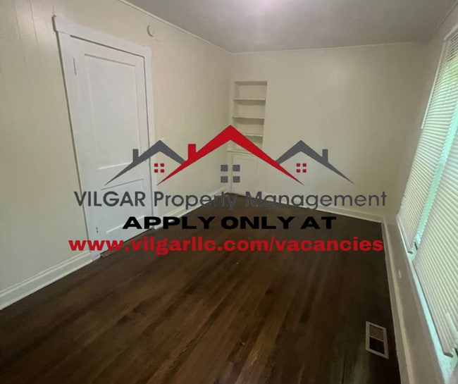 Building Photo - Spacious & Smart Layout! 3-bedroom, 1-bath...