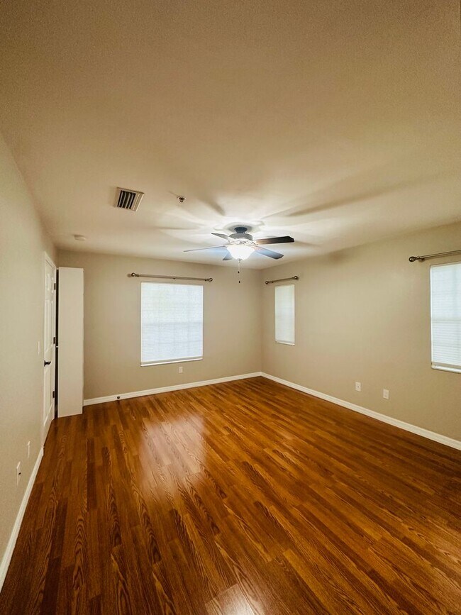 Building Photo - Beautiful 2/2 in Allen's Park available NOW