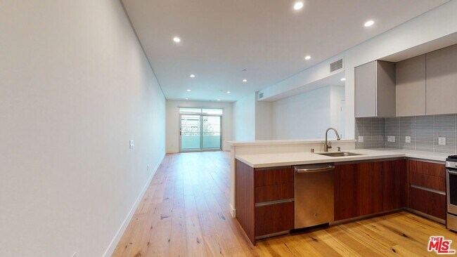 Building Photo - 938 Orange Grove Ave