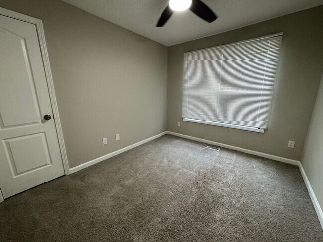 Building Photo - 3 Bedroom 2 Bath Split Level w/ Bonus Room...