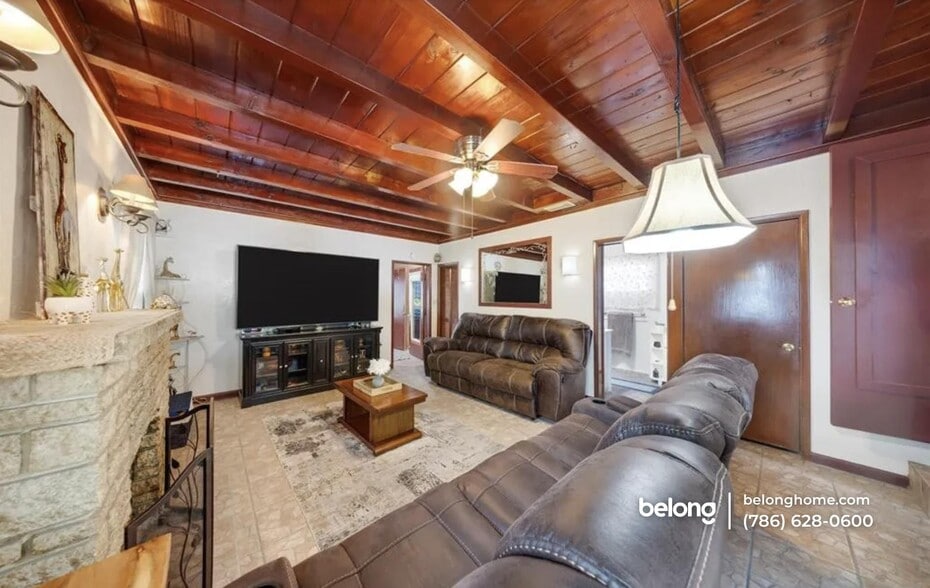 Building Photo - 237 SW 20th St