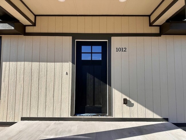 Building Photo - 1012 W 26th St