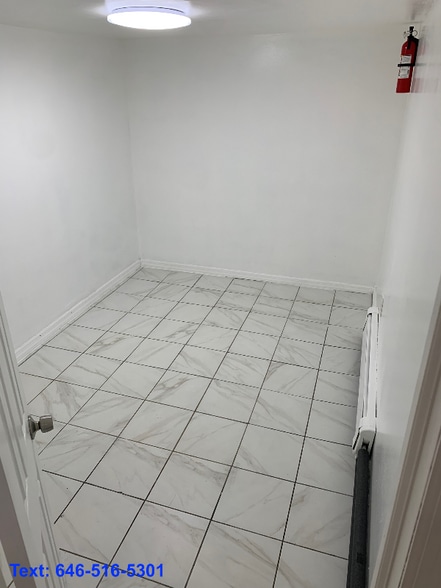 Building Photo - 447 Elton St