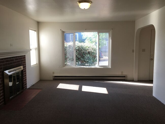 Building Photo - ** PRE LEASE FOR FALL** - Two Level Campus HOME