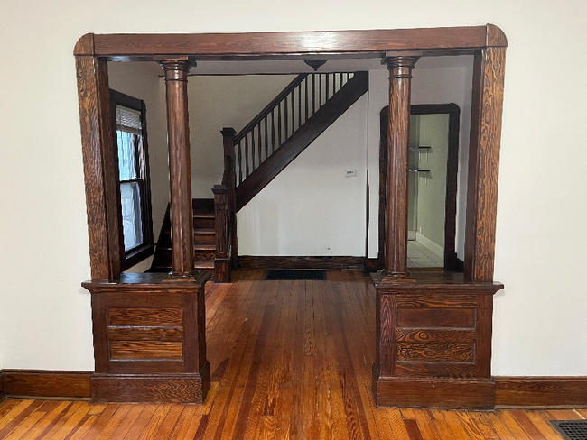 Building Photo - 2310 E 12th St