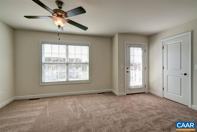 Building Photo - 2402 Winthrop Dr