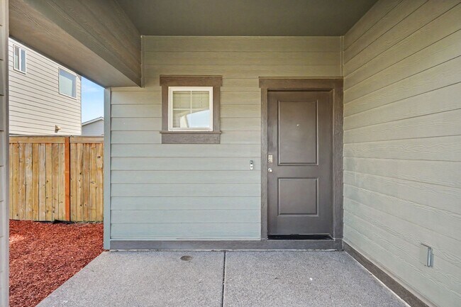 Building Photo - 4 Bed (plus BONUS ROOM), 2.5 Bath Newer Home in NE Salem