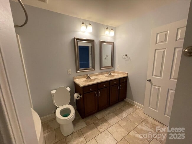 Building Photo - 12728 Cumberland Cove Dr
