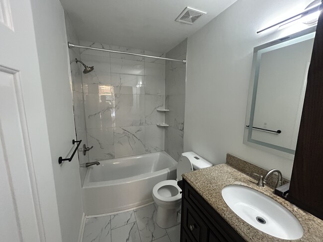 Building Photo - 800 Stardale Cir