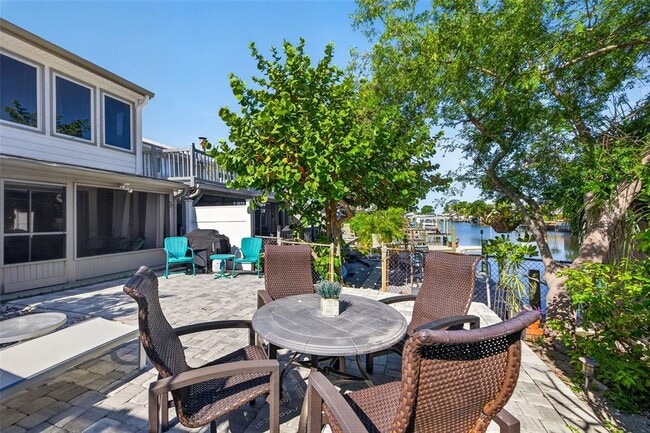 Building Photo - 8705 Bay Pointe Dr