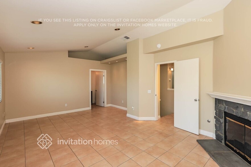 Building Photo - 14772 Long View Dr
