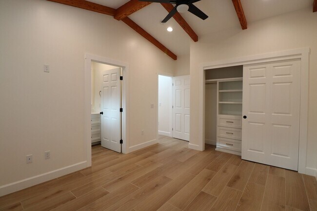 Building Photo - Foxenwood ADU