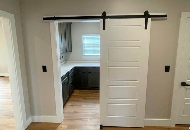 Building Photo - 1091 Dahl Rd