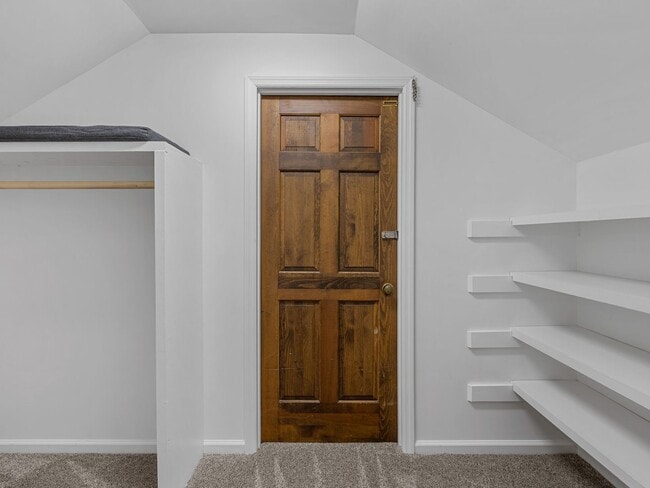 Building Photo - Luxury Living Awaits in this 6 Bedroom, 5 Bathroom Home – Elegant Comfort in a Prime Location