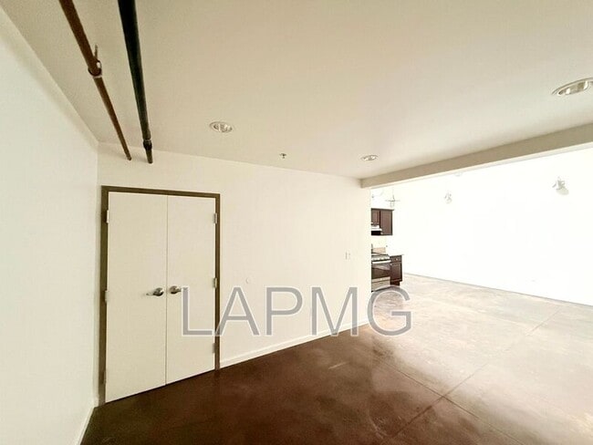 Building Photo - 1734 N Main St