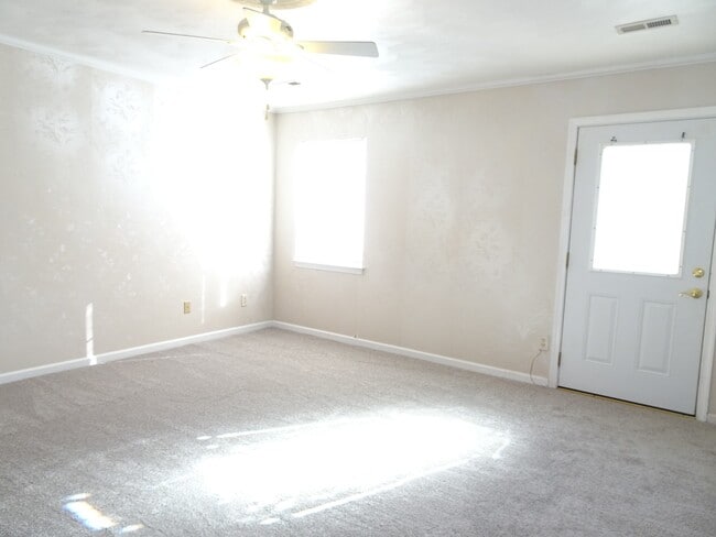 Building Photo - Single Family Ranch in Fawn Lake Newport N...
