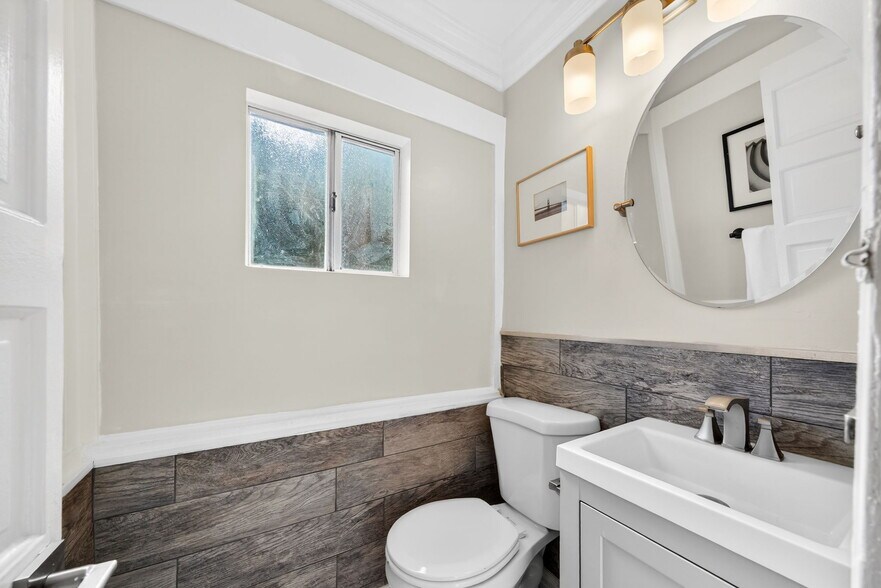 Building Photo - 1200 Tamarind Ave