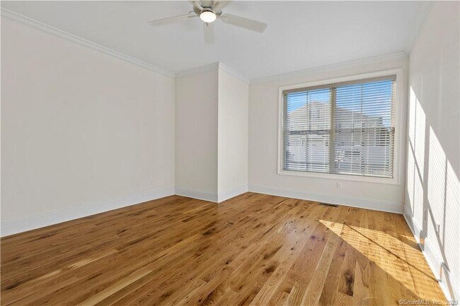 Building Photo - 73 W Main St