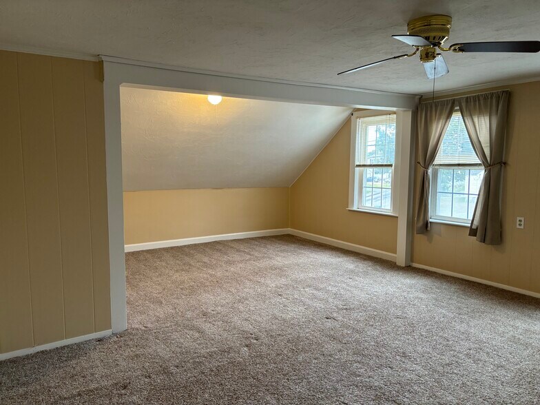 Building Photo - 72 Hoover St