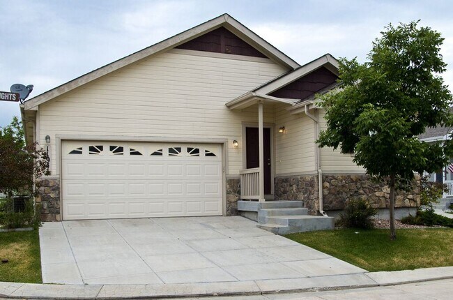 Building Photo - **HOLIDAY MOVE IN SPECIAL**