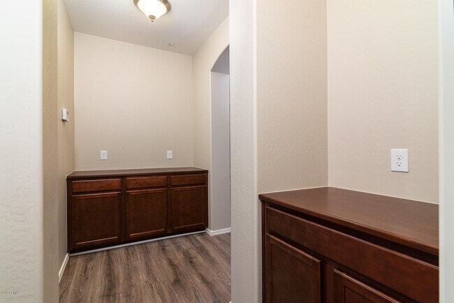 Building Photo - 9179 W Dreyfus Dr