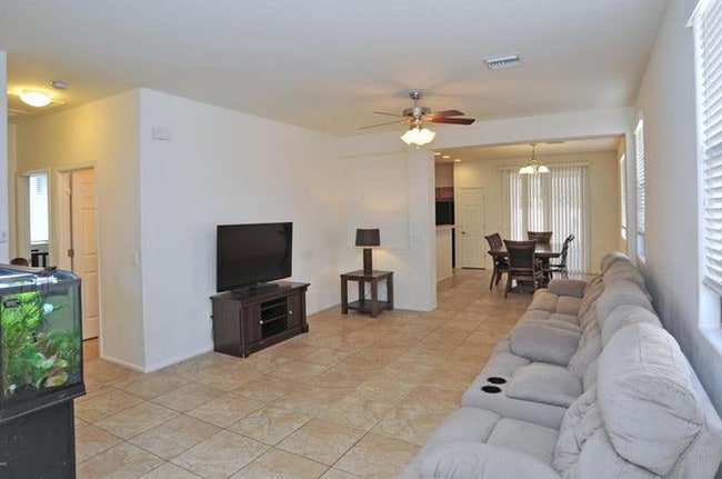 Building Photo - 11822 W Farmall Dr