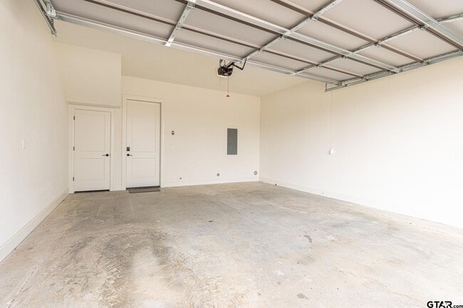 Building Photo - 540 W Erwin St