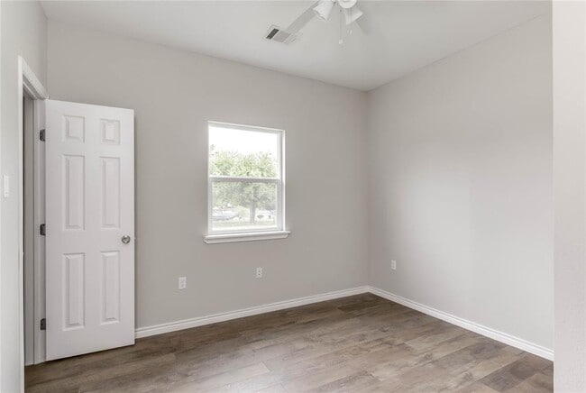 Building Photo - 412 Booth St