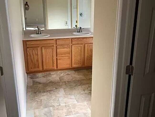 Building Photo - Amazing Home in Desirable District 20 – No...