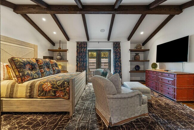 Building Photo - 535 N Belardo Rd