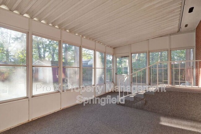 Building Photo - 2053 S Hillcrest Ave