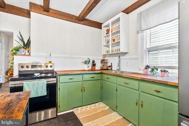 Building Photo - 222 S Raleigh St