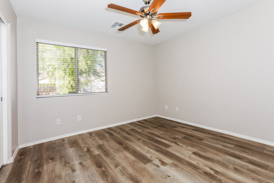Building Photo - 1682 W Prospector Way