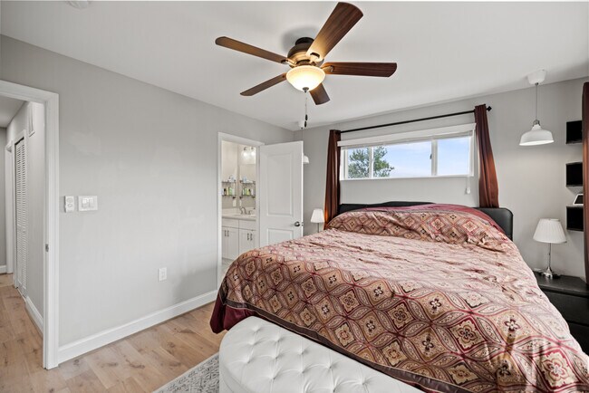 Building Photo - 5519 5th St NE