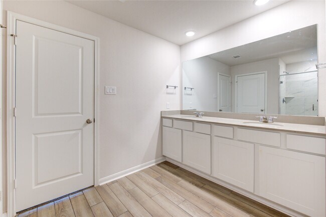 Building Photo - 2536 Malibu Gln Dr