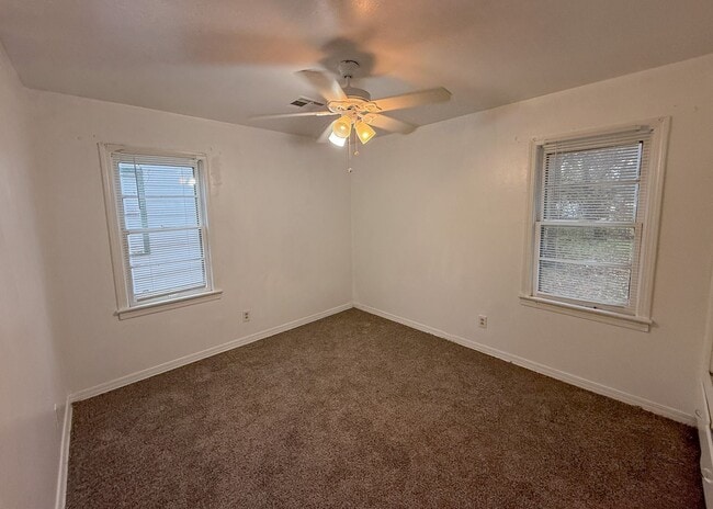 Building Photo - $500 OFF FIRST MONTHS RENT! 3 Bed in MWC!