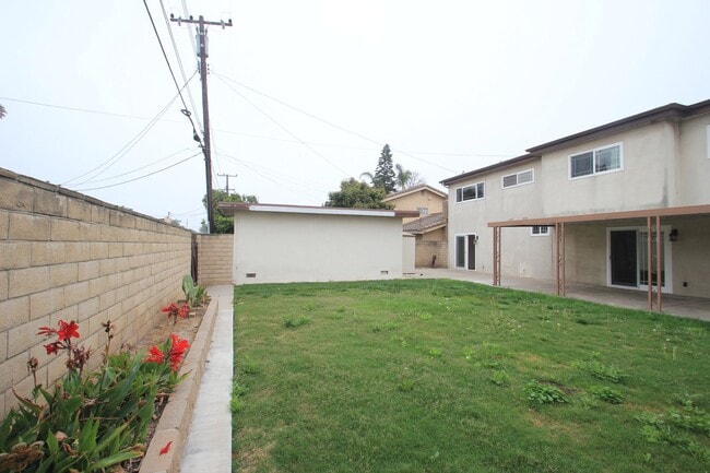 Building Photo - Welcome to this beautifully refreshed 4-bedroom, 2-bath two-story home located in desirable North...