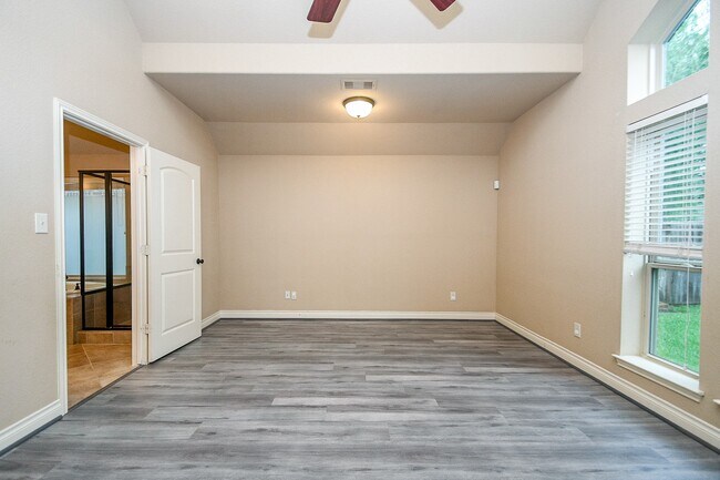 Building Photo - 2911 Village Brook Ln